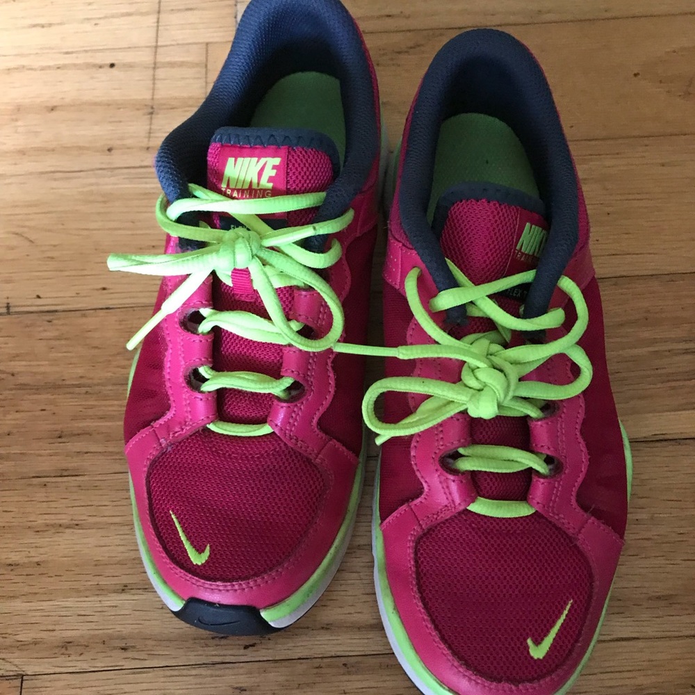 Nike tennis shoes